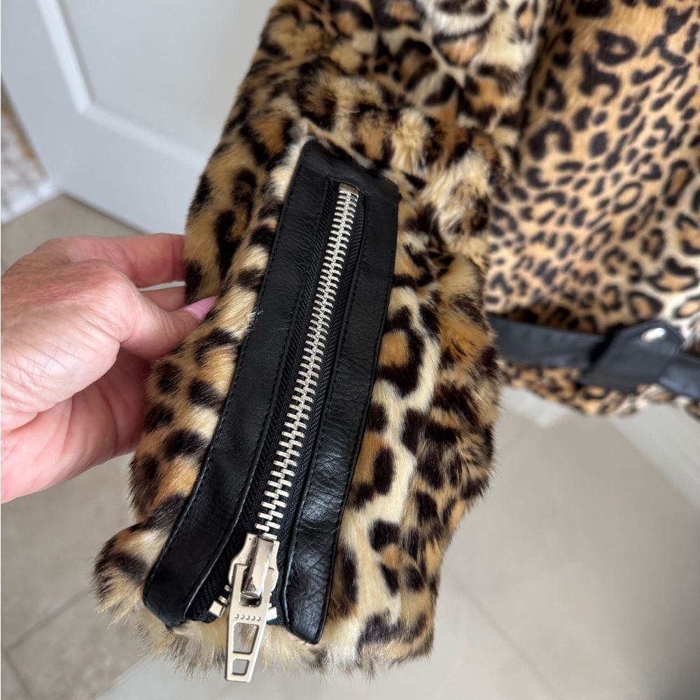 Blank NYC Animal Print Faux Fur Jacket Size XS EUC - Picture 7 of 8